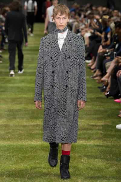 Look 18